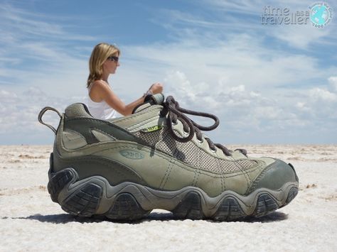 Salt Flats Bolivia, Illusion Fotografie, Trucage Photo, Photo Illusion, Forced Perspective Photography, Illusion Photography, Illusion Photos, Perspective Photos, Forced Perspective