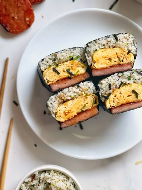 Musubi Aesthetic, Mini Spam Musubi, Chicken Musubi Recipe, Hawaiian Musubi, Onigiri Recipes, Musubi Recipe, Best Appetizer, Spam Musubi, Kimbab