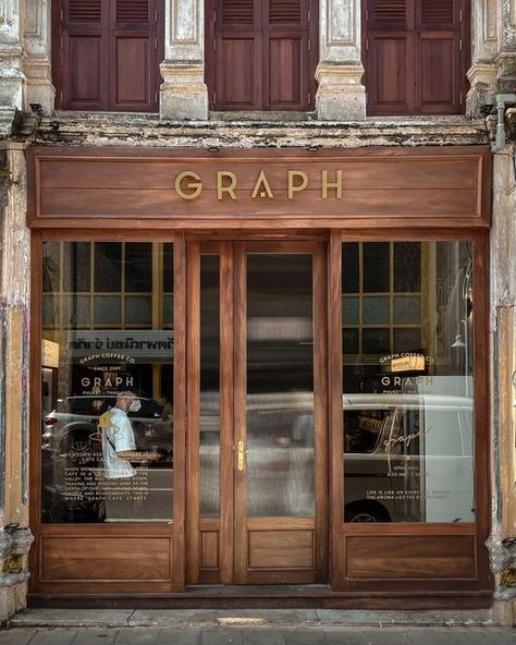 European Cafe Facade, Coffee Shop Facade, Classic Coffee Shop, Restaurant Doors, Cafe Facade, Restaurant Facade, Restaurant Door, Wayfinding Signage Design, Shop Facade