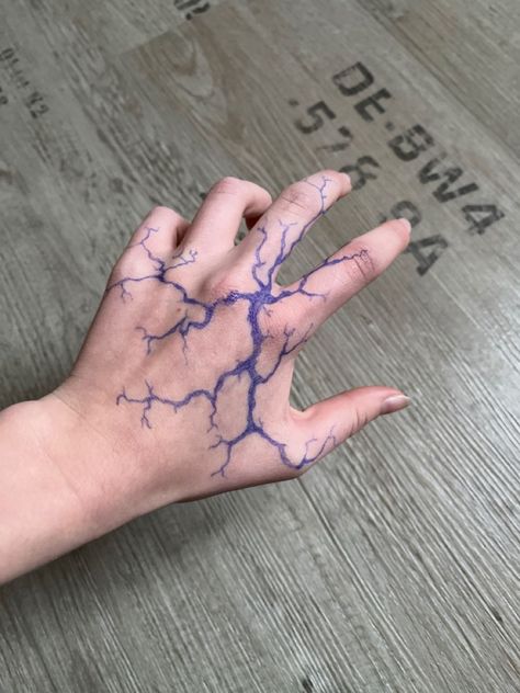 Arm Scar Reference Drawing, Drawings On Hands Pen Easy, Lightning Scar Drawing, Lightning Hand Tattoo, Hand Drawings On Hand With Pen, Drawings On Hands Pen, Lightning Sketch, How To Draw Lightning, Lightning Drawing