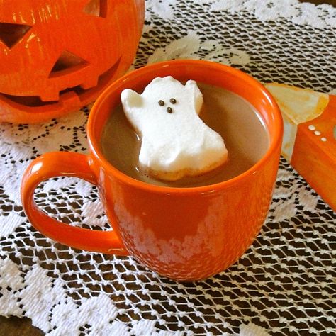 Hot Chocolate Mix, Halloween Icons, Hot Chocolate Recipes, Fantasias Halloween, صور مضحكة, Halloween Recipes, Halloween Make, Fete Halloween, Autumn Aesthetic