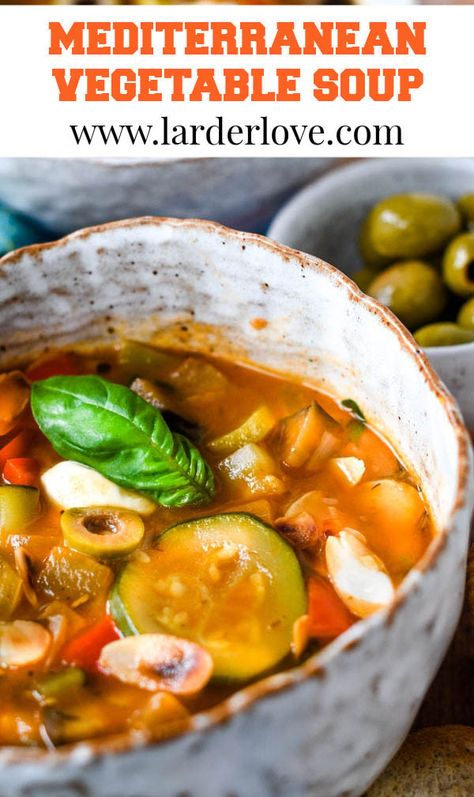 Roast Vegetable Soup Recipe, Mediterranean Soup, Roasted Mediterranean Vegetables, Roasted Vegetable Soup, Diet Soup Recipes, Veg Soup, Vegetarian Soup Recipes, Easy Mediterranean Diet Recipes, Flavorful Vegetables