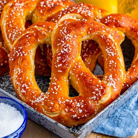 Roasted Garlic Cream Cheese, Garlic Cream Cheese, Soft Pretzel Recipe, Pretzel Shape, Cream Cheese Dip, Baking Soda Bath, Beer Cheese Dip, Baking Soda Water, Homemade Pretzels