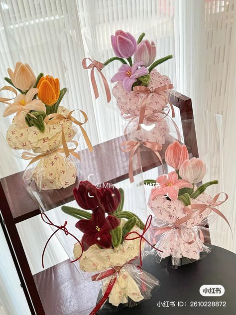 Fuzzy Flower Bouquet, Chocolate Bouquet Aesthetic, Fuzzy Wire Flower Bouquet, Pipe Cleaner Flowers Bouquet, Pipe Cleaner Bouquet, Korean Bouquet, Fuzzy Wire, Chocolate Flowers Bouquet, Balloon Bouquet Diy