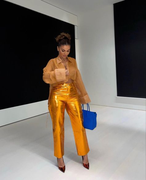 Dbzdutch Outfit, Nyfw 2023, Corporate Outfit, Metallic Trousers, Date Night Outfits, Outfit Looks, Metallic Pants, Street Style Edgy, Metal Clothing