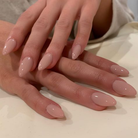 NAILS by MEI on Instagram: “Vintage Rich Nude Pink 💅🏻 make u always feel like a Lady 💕 #nailsbymei for @cocobaudelle” Gelový Lak, Acrylic Nails Almond, Stars Nails, 3d Acrylic Nails, Tapeta Z Hello Kitty, Natural Acrylic Nails, Almond Acrylic, Green Acrylic Nails, Clear Acrylic Nails