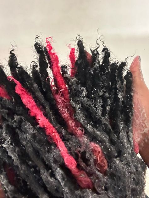 Pink And Black Dreads, Brown And Pink Locs, Pink And Black Locs, Two Tone Locs, Locs Pink, Locs Dyed, Pink Peekaboo Highlights, Dreadlock Ideas, Dreads Black Women