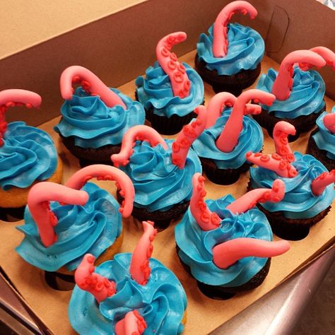 Octopus (specifically the Kraken) tentacle cupcakes by Frostings Bake Shop Kraken Cupcakes, Kraken Birthday Party, Tentacle Cake, Kraken Party, Kraken Cake, Octopus Cupcakes, Octopus Cake Pops, Squid Cake, Hotel Transylvania Cake