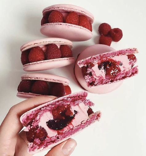 Easy Macaroons Recipe, Macaroon Recipes, Baking Utensils, Baking Essentials, Cute Desserts, Perfect Cake, Cafe Food, Macaroons, Pretty Food