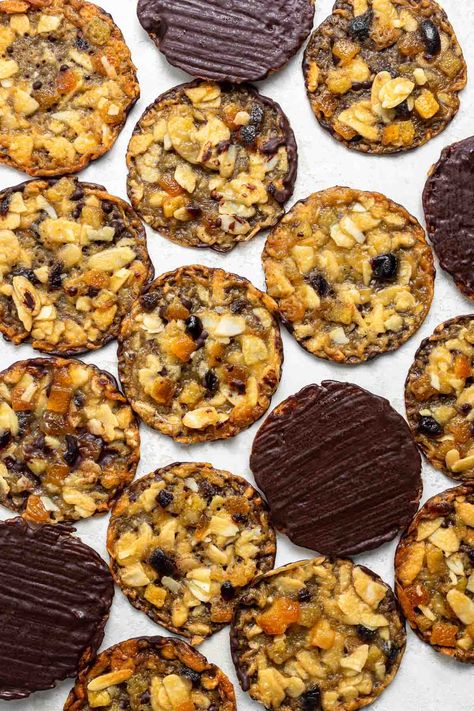 Chocolate Florentine Cookies, Xmas Bakes, Florentine Cookies Recipe, Florentine Biscuits, Recipe With Almonds, Cookies With Almonds, Florentine Cookies, Florentines Recipe, Candied Orange Slices