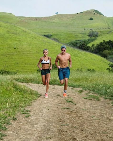 Marathon Training Plan, Endurance Workout, Aesthetic Couple, Runner Girl, Running Inspiration, Half Marathon Training, Yoga Photography, After Life, Workout Aesthetic