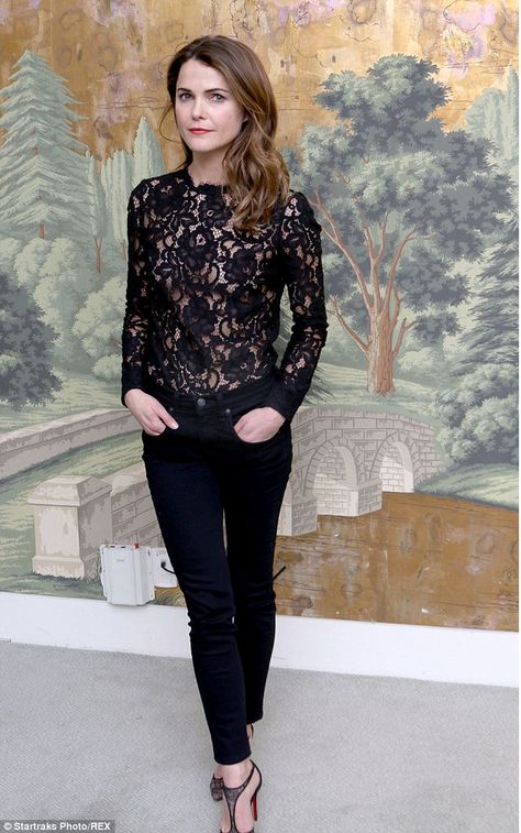 Cute Sunday Outfits, Holiday Party Outfit Casual, Svarta Outfits, College Girl Fashion, Conservative Outfits, Black Lace Shirt, Party Outfits For Women, Keri Russell, Chique Outfits