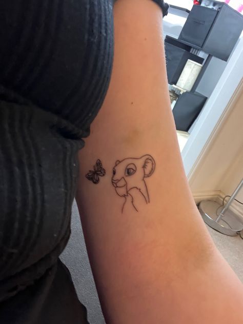 Nala Tattoo Lion King, Nala Tattoo, Nala Lion King, Tattoos Disney, Lion King Tattoo, Around Arm Tattoo, Парные Тату, Disney Tattoo, Line Art Tattoos