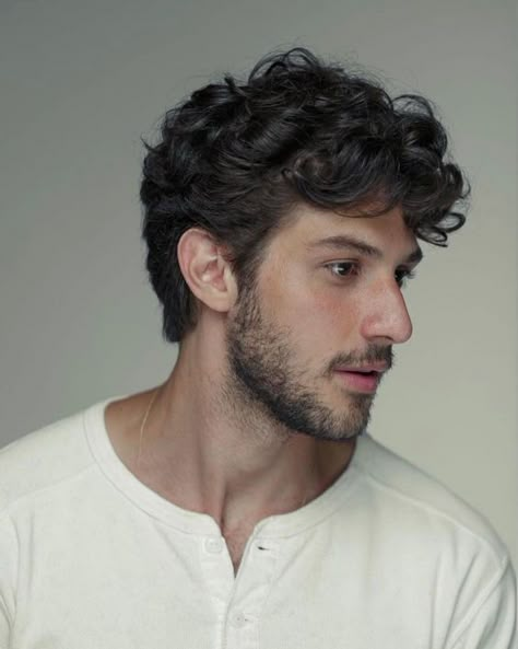 18 Ideas Explore Stylish Men's Wavy Hairstyles for All Occasions - Top Trends Mens Wavy Haircuts, Mens Hairstyles Curly, Men's Curly Hairstyles, Male Haircuts Curly, Men Haircut Curly Hair, Wavy Hair Men, Mens Hairstyles Thick Hair, Wavy Haircuts, Medium Curly Hair Styles