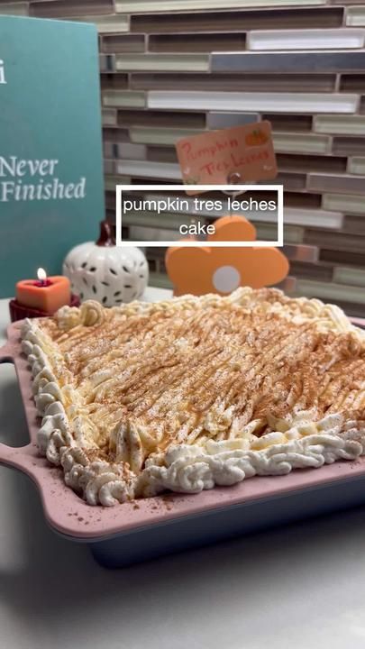 Pumpkin Tres Leches Cake Recipe, Pumpkin Spice Tres Leches, Pumpkin Tres Leches, Pumpkin Tres Leches Cake, Pumpkin Cake Easy, Pumpkin Pie Cake, Tres Leches Cake Recipe, Cookie Deserts, Tres Leches Cake