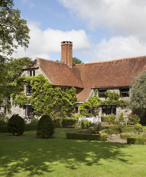 English Farmhouse Exterior, Old English House, Old House Design, English Farmhouse, English Houses, Farmhouse Renovation, Stone Facade, Farmhouse Garden, Old Farm Houses