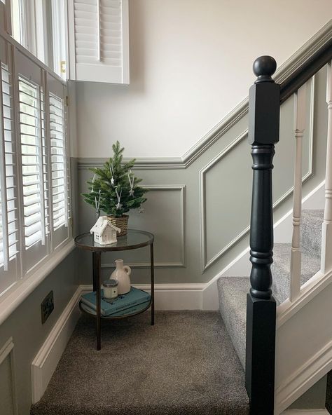 Hallway Wall Colors, Stair Paneling, Entrance Hall Decor, Hallway Colours, Green Hallway, Stairs Design Interior, Stairs In Living Room, House Staircase, Home Hall Design