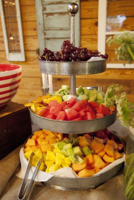 Photography By / Garrett Nudd Photography   Makes me hungry. Looks good.                    w Fruit Bar, Reception Food, Wedding Reception Food, Crawfish Boil, Summer Wedding Outdoor, Party Platters, Snacks Für Party, Tiered Trays, Mud Pie