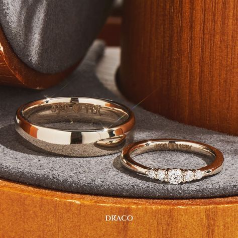 Celebrate love with our elegant champagne gold wedding bands! The groom's band features a sleek and classic design, while the bride's band is adorned with five beautiful diamonds in the center, adding a touch of sparkle. These wedding bands embody simplicity and sophistication, making them perfect for your special day. Choose Draco for exceptional craftsmanship and quality that will last a lifetime. Couple Wedding Rings Diamonds, Engagement Rings Gold Couple, Love Bands Couple Rings, Grooms Band, Wedding Ring Png, Wedding Bands His And Hers, Ring Png, Champagne Gold Wedding, Couple Ring Design