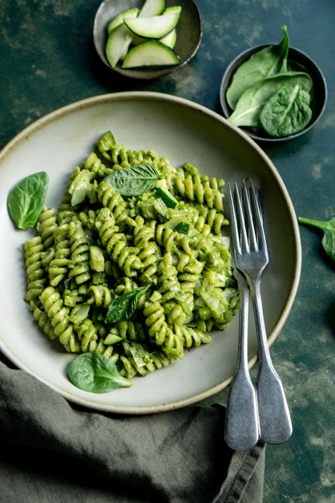 Pea Sauce, Green Goddess Pasta, Green Pasta, Fusilli Pasta, Creamy Pesto, Cooking Dishes, Pesto Sauce, Pasta Shapes, Green Peas