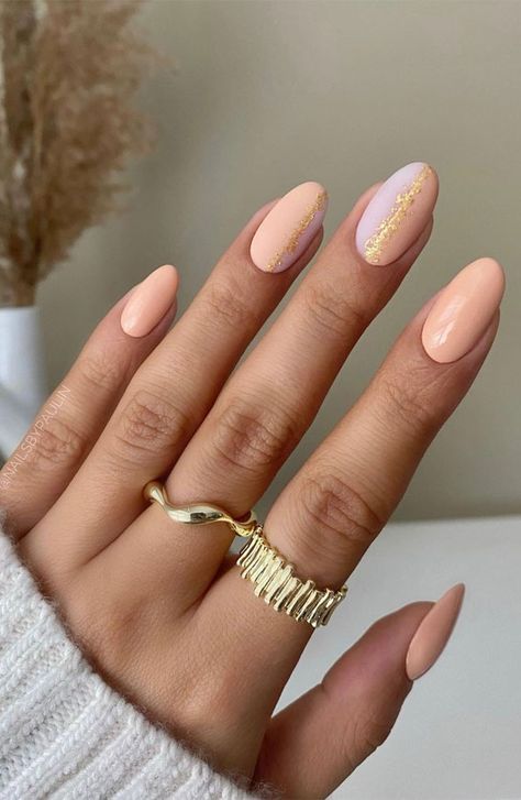 Peach Colored Nails, Spring Nails 2023, Color Melon, Silver Nail Designs, Peach Nails, Nail Art Pictures, February Nails, Spring Nail Trends, Almond Nails Designs