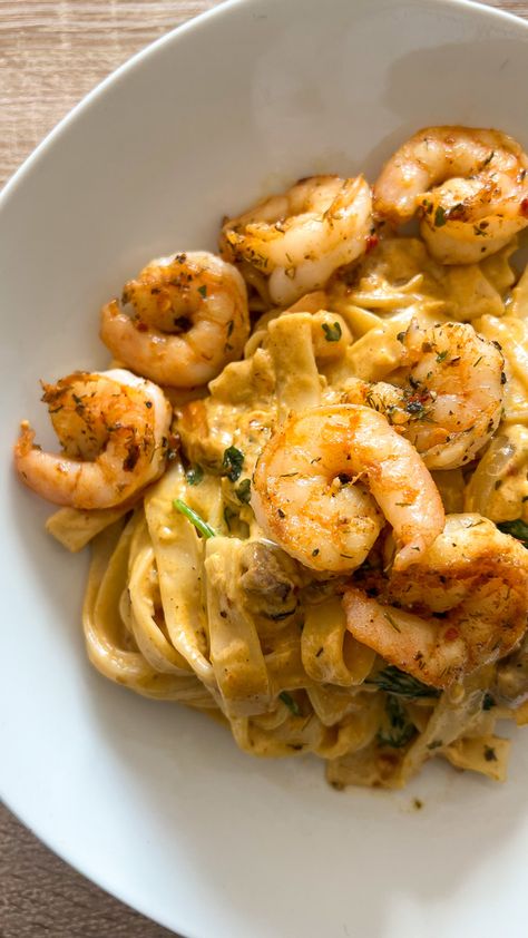 Close up shot of seafood tagliatelle with grilled prawns Dinner For One Aesthetic, Pasta And Prawns, Tagliatelle Seafood, Prawns Aesthetic, Prawn Carbonara, Essen Aesthetic, Prawns Pasta, Seafood Tagliatelle, Creamy Prawn Pasta