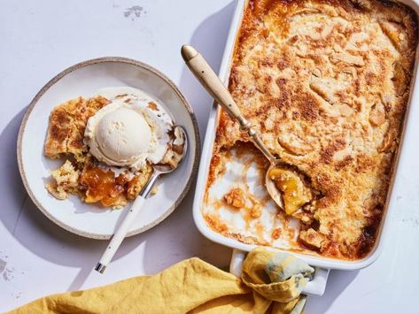 Peach Cobbler Recipe With Cake Mix, Mango Cobbler, Cake Mix Peach Cobbler, Fruit Deserts, Sweet Bakes, Peach Cobbler Recipe, Cobbler Recipe, Apple Crisp Recipes, Banana Coconut