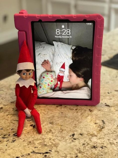 Funny Elf On The Shelf Arrival Ideas For 2023 - RecipeMagik Dirty Room Elf On The Shelf, Elf On The Shelf Easy, Elf Ideas Easy, Napkin Folding Ideas, Simple Thanksgiving Table, Elf On The Shelf Arrival, Thanksgiving Aesthetic, Funny Elf On The Shelf, Bad Elf