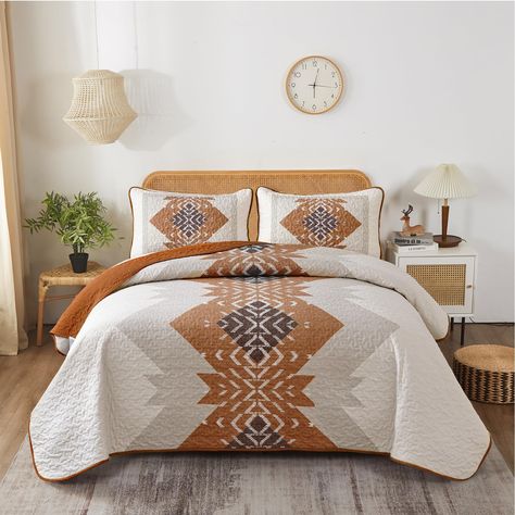 PRICES MAY VARY. 【PACKAGE & SIZE】：This terracotta boho quilt set include 3 Pieces. Available in quilt king: 1 quilt (90"x 103") and 2 pillowcases (20"x 36"). NOTE: No Pillow Insert Includes. 【UNIQUE BOHEMIAN GEOMETRIC DESIGN】:This boho quilt set is simple and fashionable Bohemian style, the olive green reversible texture aztec pattern can match your room decoration very well. And this quilt uses high-definition printing technology, gorgeous and personalized design that clear and not easy to fade Southwest Bedroom, Queen Size Bedspread, Bohemian Quilt, Western Bedroom, Boho Quilt, Lightweight Bedding, Coverlet Set, Bedroom Boho, Small Room Bedroom