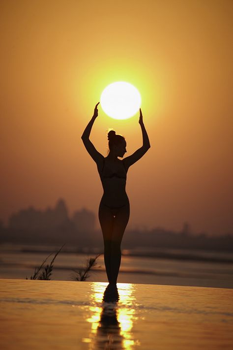 Sun Poses, Photo Yoga, Silhouette Photography, Beach Photography Poses, Guiding Light, Yoga Exercises, Sun Sets, Beach Poses, Beach Photoshoot