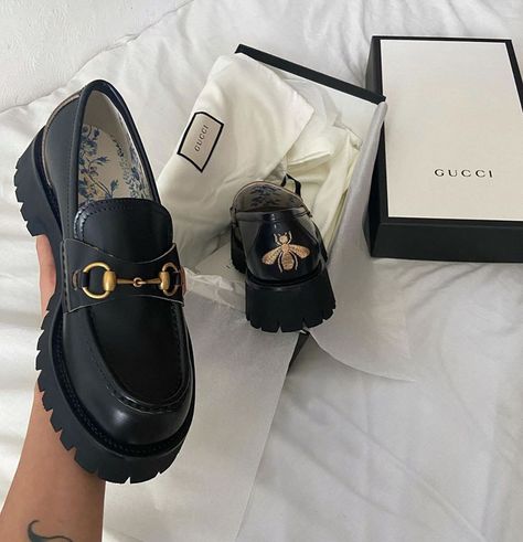 Menswear’s Instagram photo: “Anyone else obsessed over the chunky Gucci loafers?  @annabelmadu_  #nclgallery” Loafers Aesthetic, Gucci Loafers Outfit, Gucci Horsebit Loafers, Loafers Outfit, Gucci Loafers, Chunky Loafers, Chunky Shoes, Blog Template, Platform Loafers