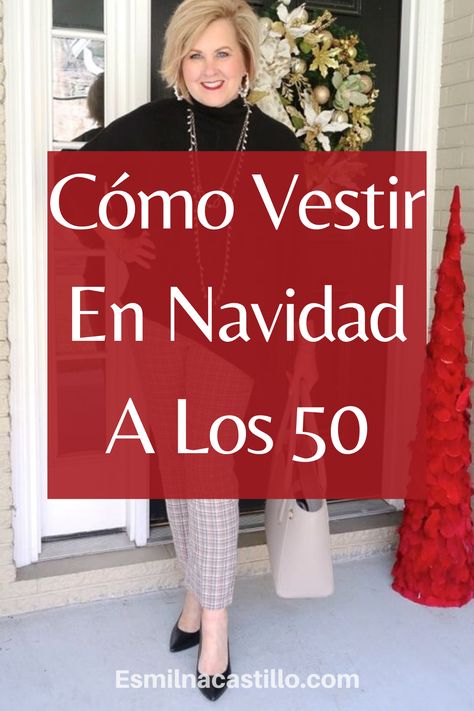 El mes de diciembre ya casi termina, por lo que es normal que te preguntes ¿Cómo vestir en navidad a los 50? Existen muchas cosas que puedes hacer para encontrar tu estilo, sin importar la edad que tengas y más aún, si es para una ocasión tan linda e importante, como la navidad. Por ello, en esta ocasión, te mostraremos algunas ideas de atuendos que puedes usar para las fiestas para que puedas estar abrigada, elegante y acorde a tu edad. Outfits Vestido Rosa, Dressy Christmas Outfits, Christmas Outfit Dresses, Chic Christmas Outfit, Christmas Outfits Dressy, Winter Christmas Outfits, Christmas Clothing Ideas, Christmas Party Outfit Work, Christmas Blazer