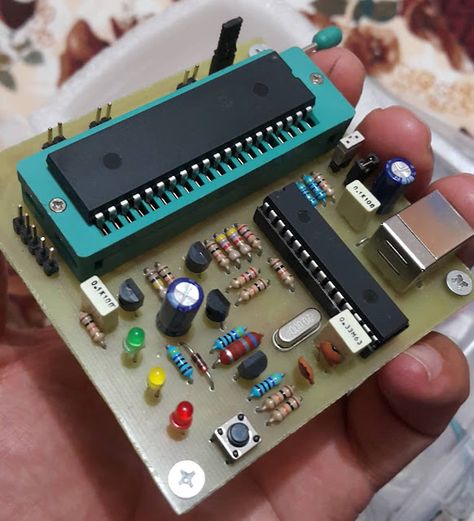 USB PIC MICROCONTROLLER PROGRAMMER PICkit 2 CLONE UPDATED ~ Hobbitronix Pic Microcontroller, Circuit Board Design, Pcb Board, Circuit Diagram, Circuit Board, R5, Arduino, Circuit, Projects To Try