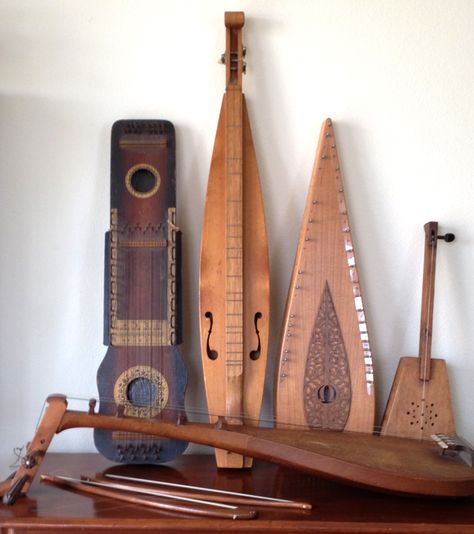 Unusual Stringed Musical Instruments, second from left is a Dulcimer (mountain instrument) Musical Design, Old Musical Instruments, Mountain Dulcimer, Homemade Instruments, Strange Music, Diy Instruments, Mountain Music, Folk Instruments, Musical Art