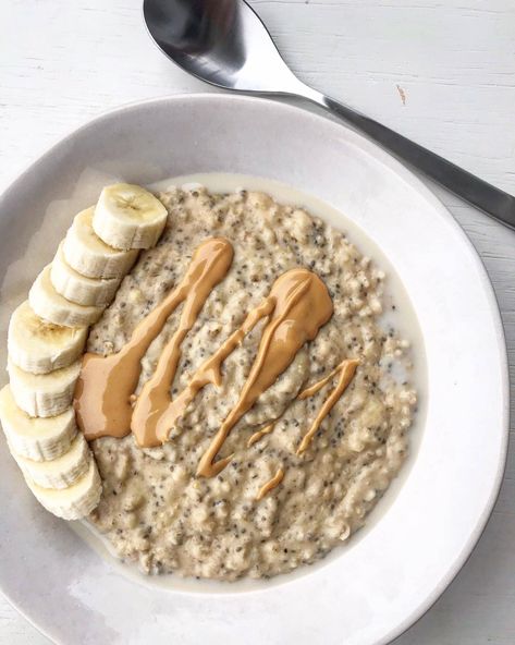 Creamy Banana Porridge Sweet Oatmeal, Banana Porridge, Chia Seed Coconut Milk, Healthy Breakfast Choices, Breakfast Porridge, Porridge Recipes, Banana Breakfast, Banana Oats, Quick Healthy Breakfast