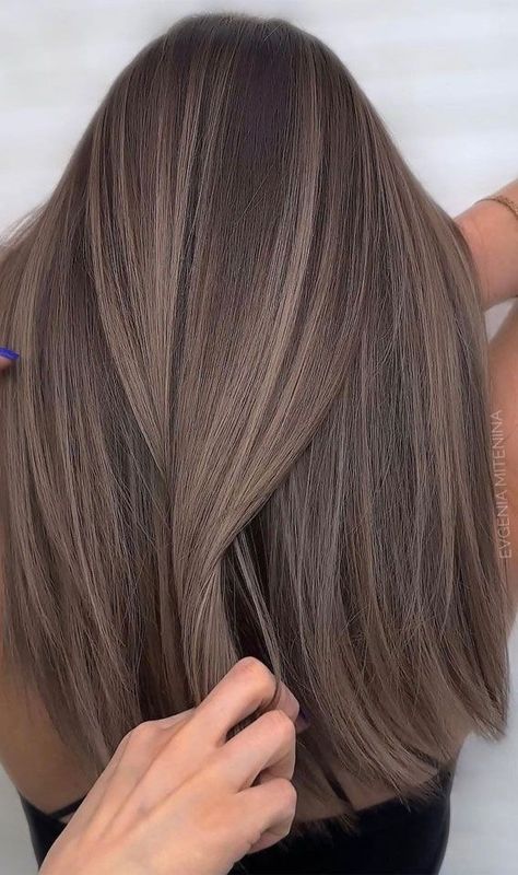 Mushroom Brown, Kadeřnické Trendy, Brown Hair Looks, Ash Hair Color, Brown Hair Inspo, Brunette Hair With Highlights, Vlasové Trendy, Brown Hair Balayage, Blonde Hair Inspiration