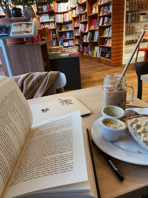 Bookstore Cafe, Improvement Books, Coffee Shop Aesthetic, Book Cafe, Vie Motivation, Books For Self Improvement, Coffee Corner, Aesthetic Coffee, Cozy Reading