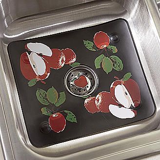 Sink mat and drain plug. Apple Glasses, Apple Kitchen, Apple Kitchen Decor, Red Kitchen Decor, Apple Decorations, Sink Mats, Apple Theme, Small Kitchen Decor, Towel Sets