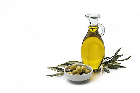 Studies have shown a link between lower risks of cardiovascular disease, some cancers, and even dementia in people who consume higher amounts of olive oil. However, no definitive studies show extra... Oils For Natural Hair, Olive Oil Beauty, Olive Oil Extra Virgin, Healthy Cooking Oils, Red Pesto, Refined Oil, Veggie Pizza, Rapeseed Oil, Healthy Oils