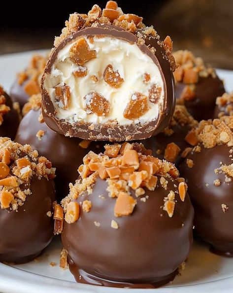 Decadent Butterfinger Chocolate Caramel Crunch Truffles! Easy, no-bake treats bursting with rich caramel and crispy Butterfinger pieces. Perfect indulgence! #Dessert #Truffles #Butterfinger #Caramel #Chocolate Butterfinger Truffles Recipe, Sweet Truffles, Ice Cream Homemade, Butterfinger Candy, Fudge Ice Cream, Dessert Truffles, Caramel Truffle, Truffles Recipe, Caramel Crunch