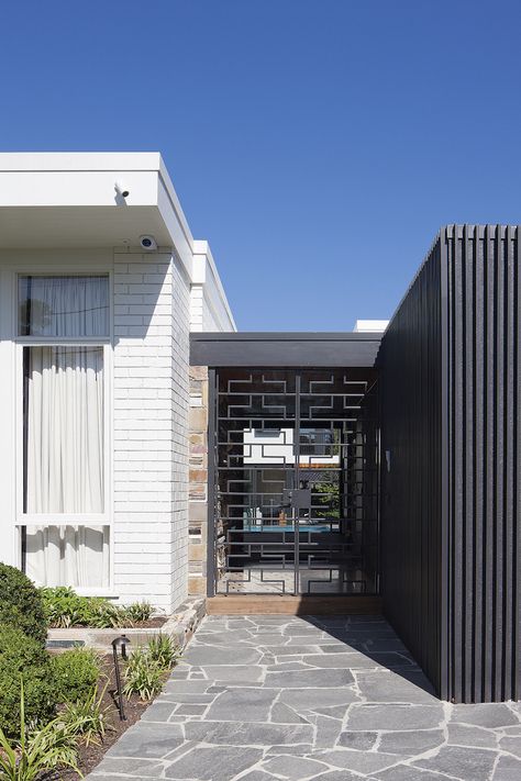 Architect Visit: A Modern Landscape for a Midcentury Remodel in Melbourne - Gardenista Crazy Paving Entrance, Grey Crazy Paving, Balcony Styling, Mid Century Renovation, Outdoor Alfresco, 1960s House, Courtyard Ideas, Paving Ideas, Melbourne Suburbs