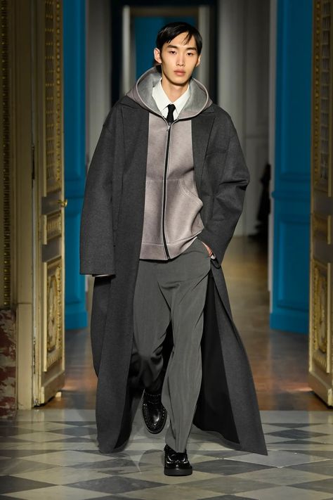 Valentino Men's Fall 2024 [PHOTOS] Valentino Menswear, Coat Styles, Aesthetic Outfits Men, Grey Trench Coat, Trench Coat Men, Valentino Men, Mens Fall, Men Looks, Fall 2024