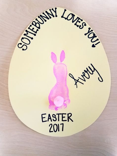 Easter bunny footprint.  Infant art projects. Easter Bunny Footprints, Diy Easter Cards, Easter Crafts For Toddlers, April Crafts, Baby Art Projects, Footprint Crafts, Diy Ostern, Footprint Art, Handprint Crafts