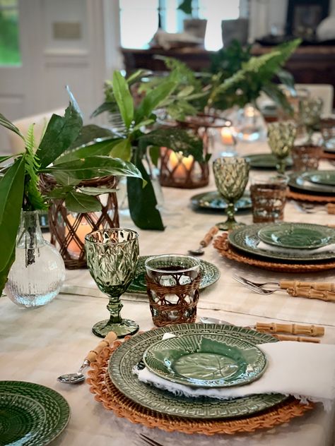 Gardener Quotes, Dining Room Table Setting, Garden Party Aesthetic, Unique Table Decor, Dining Room Table Settings, Tropical Table, Tafel Decor, Dinner Table Setting, Table Setting Decor