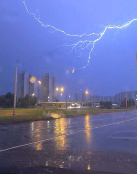 Pjo Shifting, Thunder Aesthetic, Rain Thunder, Lighting Storms, Rainy Sky, Rain And Thunder, Rainy Day, Moscow, Water