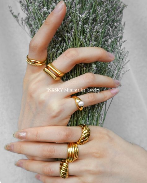 Stack Gold Rings, Ring Designs For Index Finger, Gold Rings Ideas, Classic Ring Jewelry, Everyday Rings Gold, Minimal Rings Gold, Gold Ring Stacking Ideas, Rings Designs For Women Gold, Hand Rings Gold