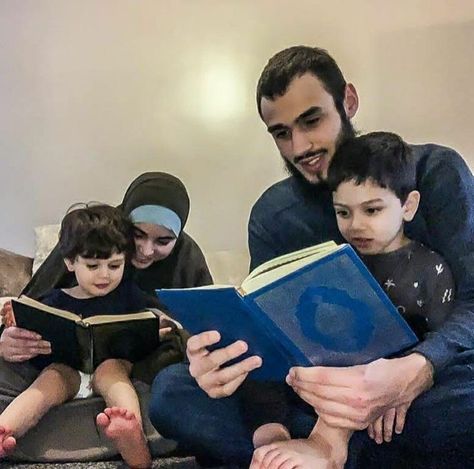 My Dream Family, Couple With Baby, Islam Marriage, Muslim Couple Photography, Muslim Family, Anime Muslim, Dream Family, Love In Islam, Cute Muslim Couples