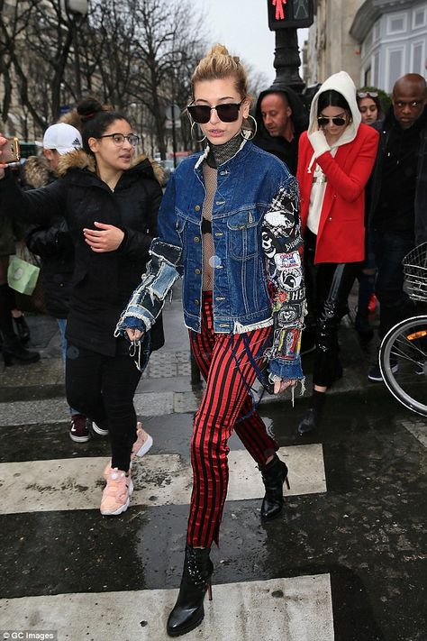 Party Outfit Trousers, Punk Chic Fashion, Outfit Trousers, Outfits Aesthetic Grunge, Outfits With Air Force Ones, Outfits With Jordan 1s Fashion Styles, Gucci Sweatshirt, Punk Chic, Kendall Jenner Photos