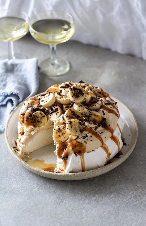 Lemon Meringue Pavlova, Meringue, Pretty Pavlova, Coffee Pavlova, Banoffee Pavlova, Australian Pavlova, Pavlova Easy, Australian Pavlova Recipe, Pavlova Toppings