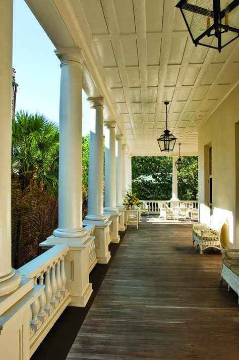 Charleston Homes Interiors, Southern Plantation Homes, Southern Home Interior, Southern Mansions, Antebellum Homes, Southern House, Charleston Homes, Casa Vintage, Southern Homes